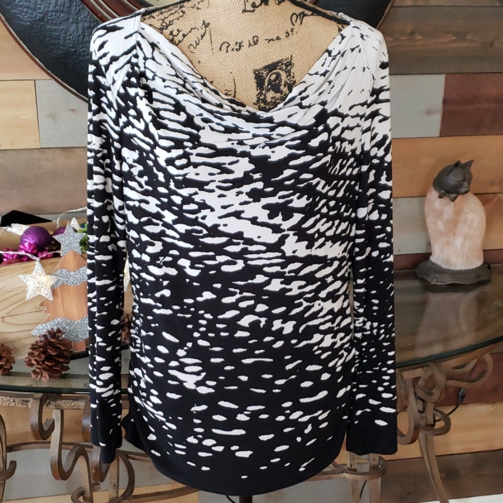 Black and White long sleeve top